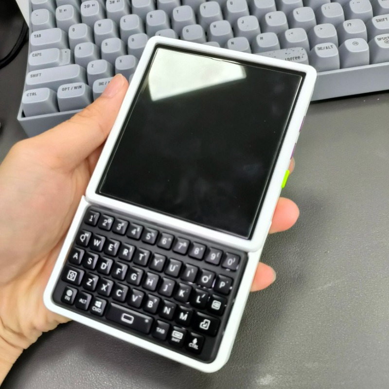Keyboard Case for Coolpad Smal - đánh giá và giá Retro Gaming Phone